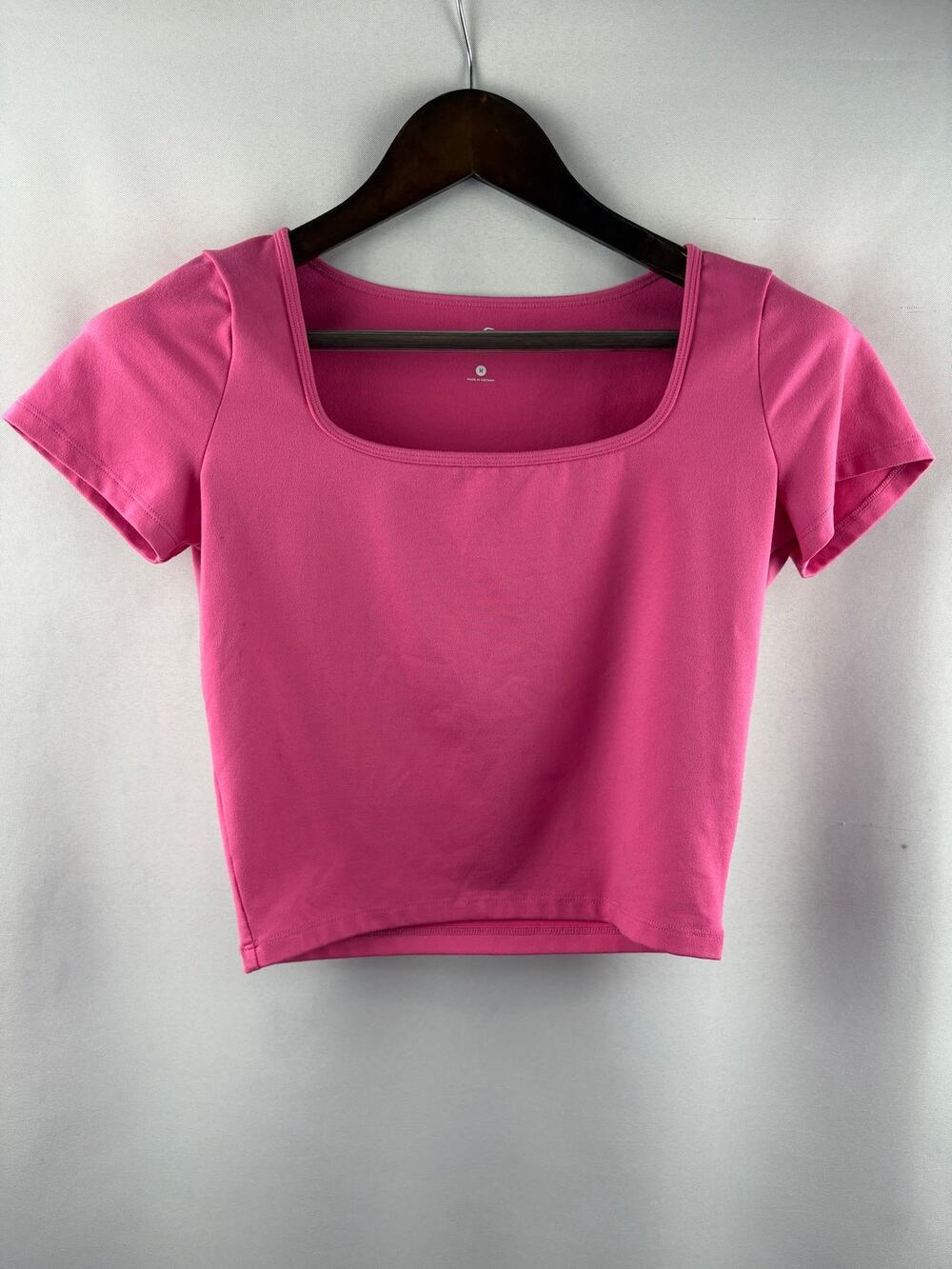Women’s Hollister Medium Hot Pink Short Sleeve Crop Top